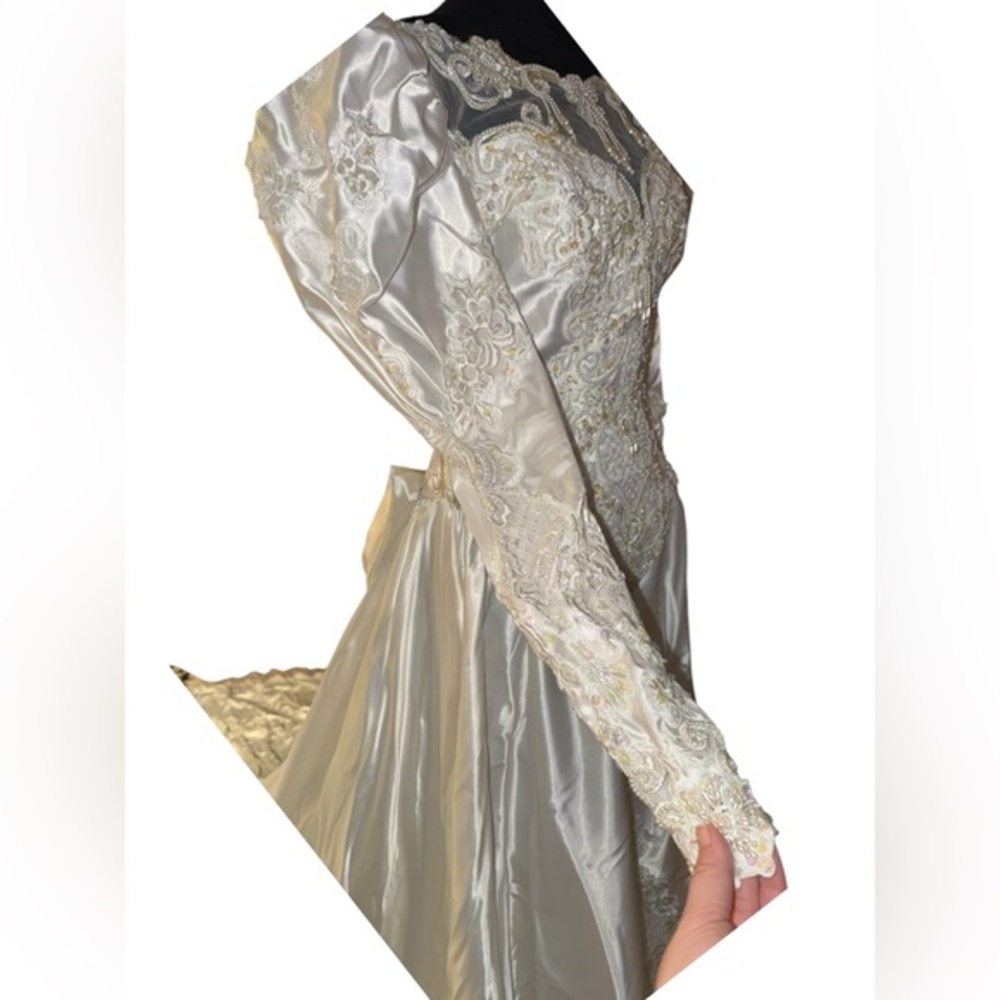 Vtg 1980s Beaded Pearl Lace Wedding Gown long Train satin lightweight Size 8 - Picture 9 of 16